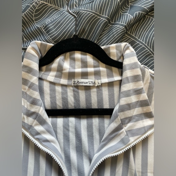 Sweater. - Picture 3 of 8